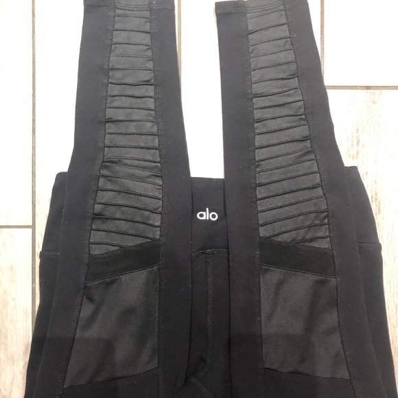 Alo High-Waisted Moto Leggings-S - Picture 6 of 6